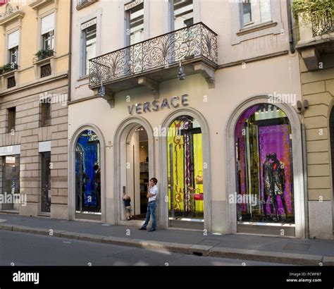 versace via montenapoleone milano telefono|VERSACE .